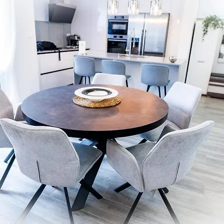 House With A Parking Space - 22855 Semesterbostad *