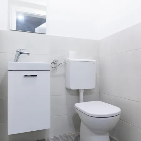House With A Parking Space - 22855