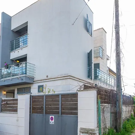 House With A Parking Space - 22855 Holiday home *