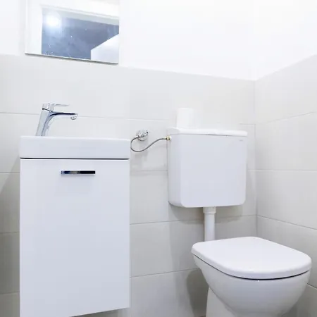 House With A Parking Space - 22855