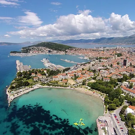 House With A Parking Space - 22855 * Σπλιτ